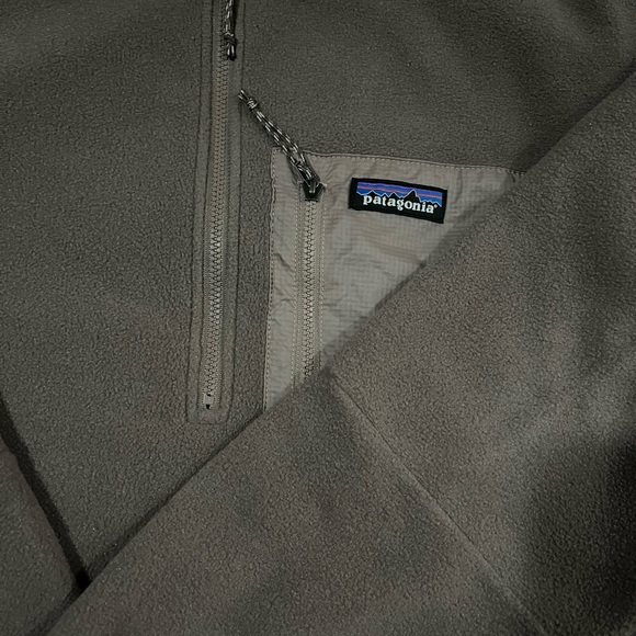 Patagonia half zip pullover - Picture 3 of 9